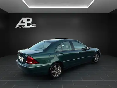 Mercedes-Benz C 320 Élégance — Berline de prestige, moteur V6 puissant, entretien récent — tableau de bord