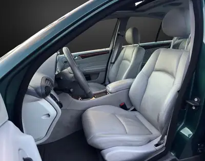 Mercedes-Benz C 320 Élégance — Berline de prestige, moteur V6 puissant, entretien récent — Miniature 7