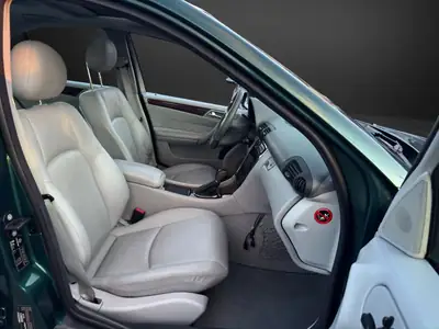 Mercedes-Benz C 320 Élégance — Berline de prestige, moteur V6 puissant, entretien récent — Miniature 9