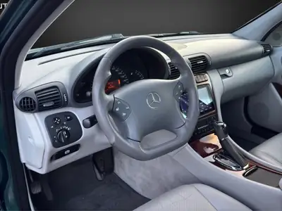 Mercedes-Benz C 320 Élégance — Berline de prestige, moteur V6 puissant, entretien récent — Miniature 8