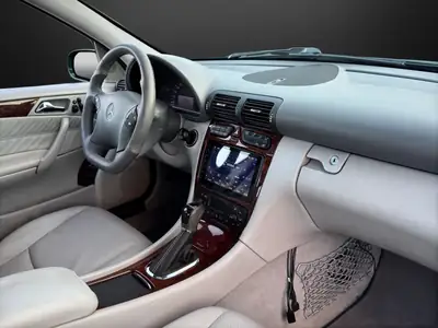 Mercedes-Benz C 320 Élégance — Berline de prestige, moteur V6 puissant, entretien récent — Miniature 10
