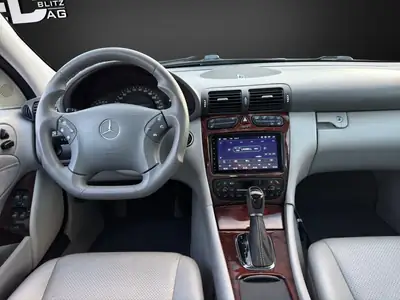 Mercedes-Benz C 320 Élégance — Berline de prestige, moteur V6 puissant, entretien récent — Miniature 11