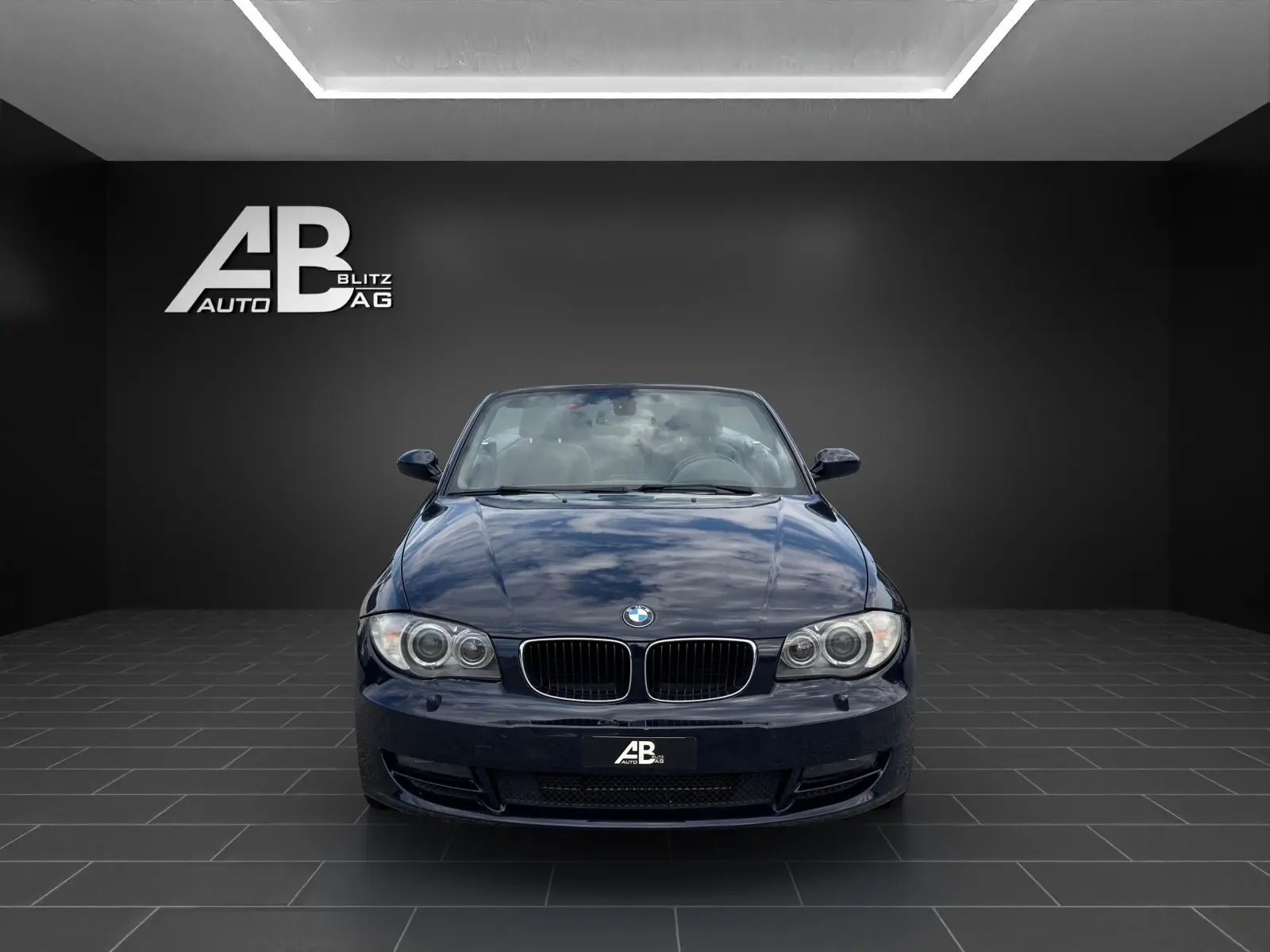 BMW 118i Cabrio Steptronic — Décapotable élégante, moteur moderne et transmission automatique — vista esterna