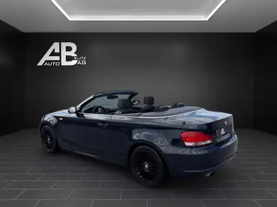 BMW 118i Cabrio Steptronic — Décapotable élégante, moteur moderne et transmission automatique — vista posteriore