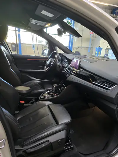 BMW 218 Gran Tourer 218d — Monospace compact diesel, automatique et spacieux — Innenraum
