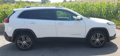 Jeep Cherokee 2.2 CRD 200 Limited AWD — SUV robuste, diesel efficace, sans accident — intérieur