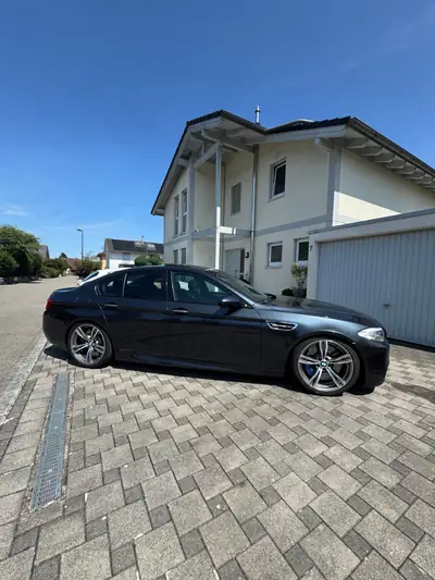 BMW M5 2013 — Berline sportive haute performance, 560 ch — Seitenansicht