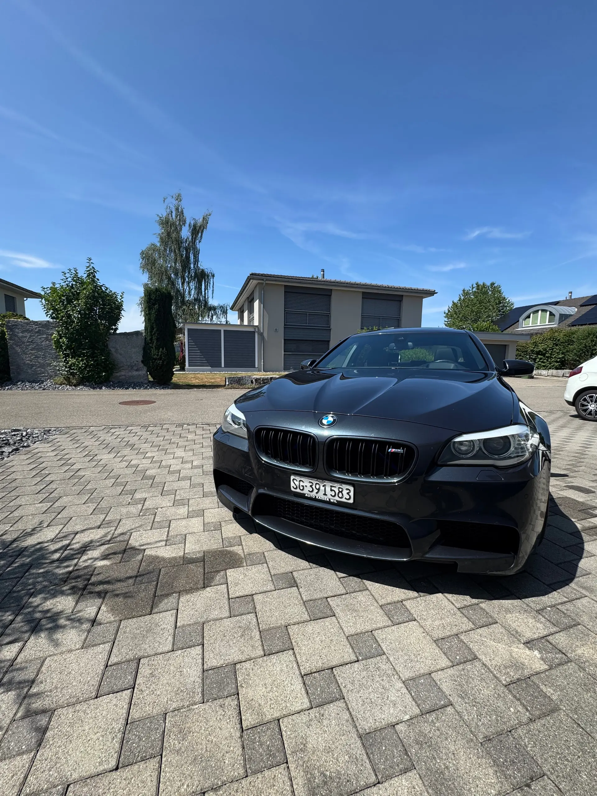 BMW M5 2013 — Berline sportive haute performance, 560 ch