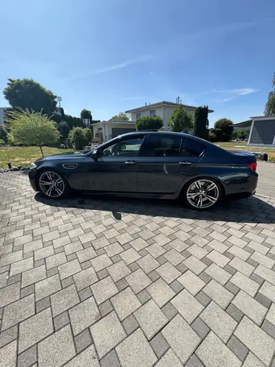 BMW M5 2013 — Berline sportive haute performance, 560 ch — Armaturenbrett