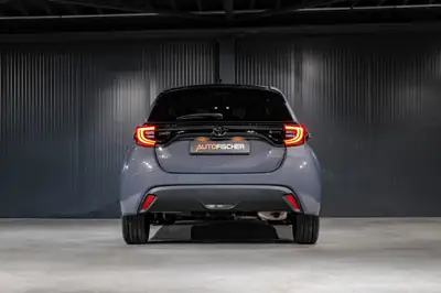Toyota Yaris 1.5 e-CVT — Citadine hybride économique, quasi-neuve — dettaglio