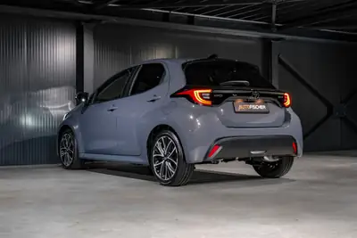 Toyota Yaris 1.5 e-CVT — Citadine hybride économique, quasi-neuve — Miniatura 8