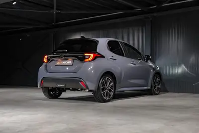 Toyota Yaris 1.5 e-CVT — Citadine hybride économique, quasi-neuve — Miniatura 7