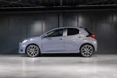 Toyota Yaris 1.5 e-CVT — Citadine hybride économique, quasi-neuve — Miniatura 9
