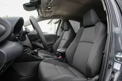 Toyota Yaris 1.5 e-CVT — Citadine hybride économique, quasi-neuve — Miniatura 10