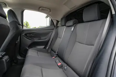 Toyota Yaris 1.5 e-CVT — Citadine hybride économique, quasi-neuve — Miniatura 12