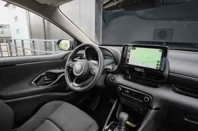 Toyota Yaris 1.5 e-CVT — Citadine hybride économique, quasi-neuve — Miniatura 14
