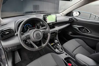 Toyota Yaris 1.5 e-CVT — Citadine hybride économique, quasi-neuve — Miniatura 13