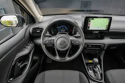 Toyota Yaris 1.5 e-CVT — Citadine hybride économique, quasi-neuve — Miniatura 16