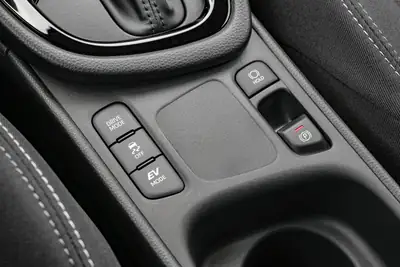 Toyota Yaris 1.5 e-CVT — Citadine hybride économique, quasi-neuve — Miniatura 22