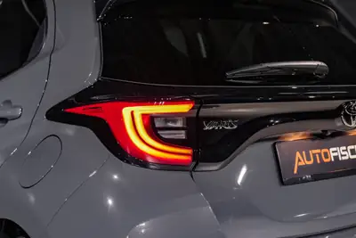 Toyota Yaris 1.5 e-CVT — Citadine hybride économique, quasi-neuve — Miniatura 27