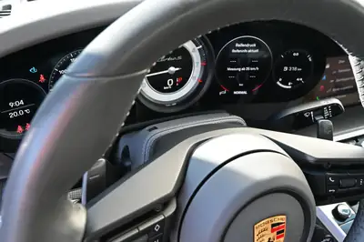 Porsche 911 Turbo S PDK — Superbe coupé haute performance, 9'900 km seulement — Miniatur 18