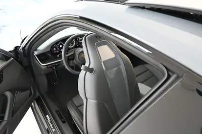 Porsche 911 Turbo S PDK — Superbe coupé haute performance, 9'900 km seulement — Miniatur 26