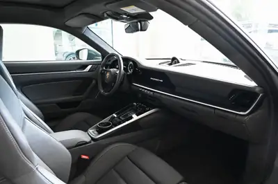 Porsche 911 Turbo S PDK — Superbe coupé haute performance, 9'900 km seulement — Miniatur 28
