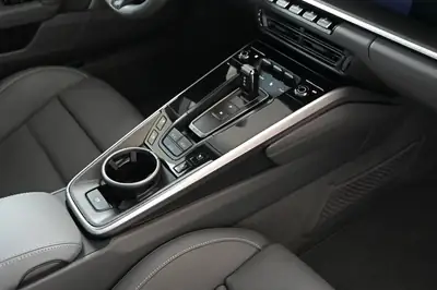 Porsche 911 Turbo S PDK — Superbe coupé haute performance, 9'900 km seulement — Miniatur 31
