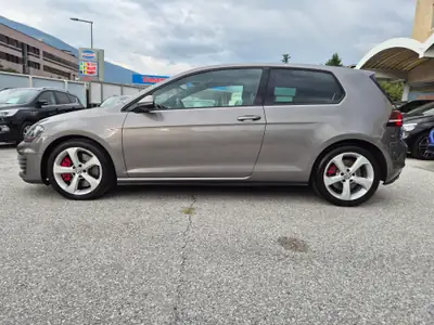 VW Golf 2.0 TSI GTI Performance DSG — Sportive affirmée, 230 ch dynamiques — interni