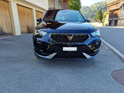 CUPRA Ateca 2.0 TSI 300 PS 4Drive — SUV sportif avec échappement AKRAPOVIČ et toit panoramique — fianco