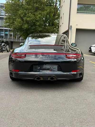 Porsche 911 Carrera 4 GTS PDK — Coupé haute performance, garantie Porsche Approved — détail