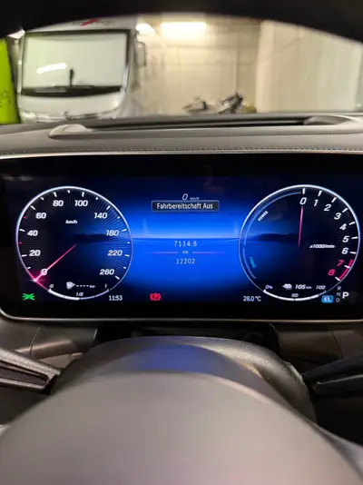 Mercedes-Benz GLC 300 e AMG Line 4matic — Hybride rechargeable haute performance, 13'000 km — Miniature 9