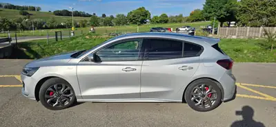 Ford Focus 1.0i EcoBoost Hybrid 155 ST-Line X — Technologie mild-hybrid efficace, 67 500 km — side view