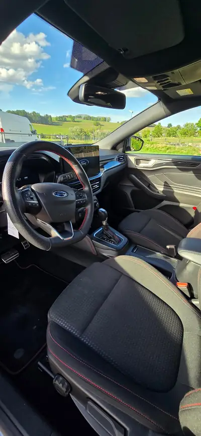Ford Focus 1.0i EcoBoost Hybrid 155 ST-Line X — Technologie mild-hybrid efficace, 67 500 km — dashboard