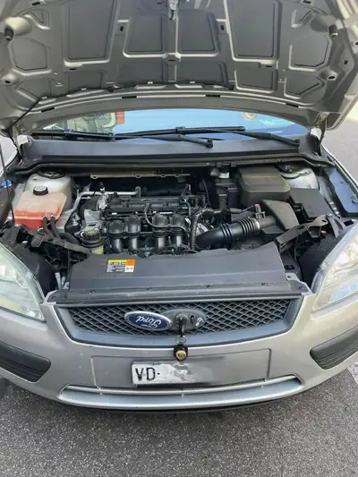 Ford Focus 1.6i 16V Carving — Berline fiable des années 2000, sans sinistre — Detail