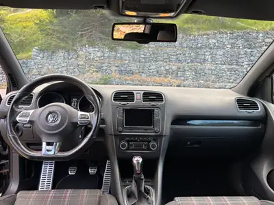 Volkswagen Golf 2.0 TSI GTI — Sportive dynamique, 210 ch et boîte manuelle — tableau de bord
