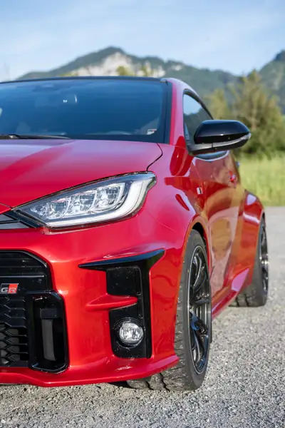 Toyota GR Yaris 1.6 Turbo Sport 4x4 — Hot-hatch haute performance, Circuit-Paket complet — Miniature 7
