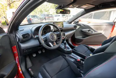 Toyota GR Yaris 1.6 Turbo Sport 4x4 — Hot-hatch haute performance, Circuit-Paket complet — Miniature 9