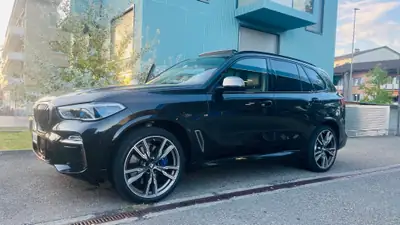 BMW X5 M50i xDrive — SUV coupé haute performance, 530 ch et seulement 44 000 km — Heckansicht