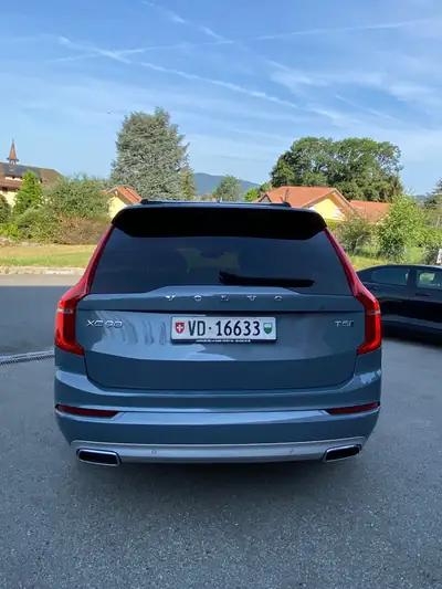 Volvo XC90 2.0 T5 Momentum — SUV 7 places robuste, sans sinistre — interni