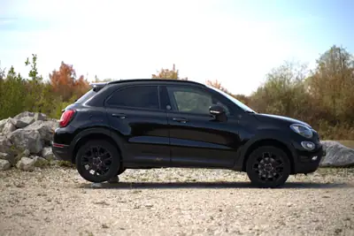FIAT 500X 1.4 MultiAir City Cross 4x4 — Citadin urbain robuste et économe, 130'000 km — côté