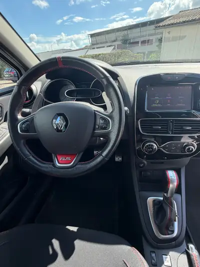 Renault Clio RS 200 EDC — Sportive compacte, 200 ch et boîte auto — dashboard