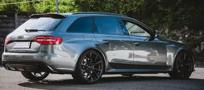 Audi RS4 4.2 V8 FSI Quattro — Break haute performance, révision complète — interni