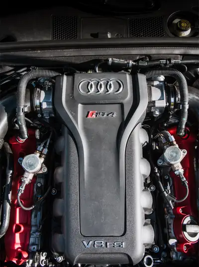 Audi RS4 4.2 V8 FSI Quattro — Break haute performance, révision complète — dettaglio