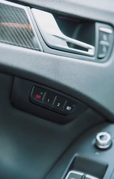 Audi RS4 4.2 V8 FSI Quattro — Break haute performance, révision complète — Miniatura 9