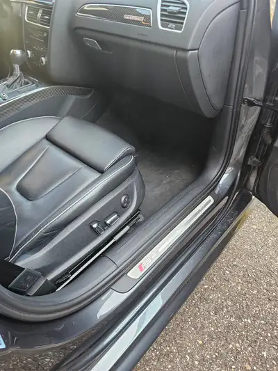 Audi RS4 4.2 V8 FSI Quattro — Break haute performance, révision complète — Miniatura 14