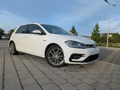 VW Golf 1.4 TSI R-Line — Compacte dynamique, essence économe et sans sinistre — fianco