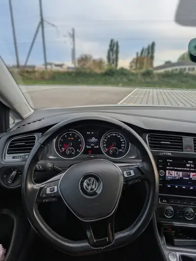 VW Golf 1.4 TSI R-Line — Compacte dynamique, essence économe et sans sinistre — Miniatura 7