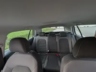 VW Golf 1.4 TSI R-Line — Compacte dynamique, essence économe et sans sinistre — Miniatura 8