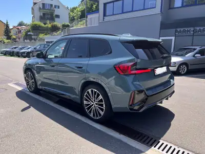 BMW X1 23i xDrive M Sport — SUV compact hybride, 51 000 km, sans sinistre — side view
